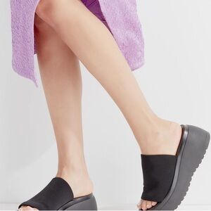 Steve Madden UO Exclusive Scrunchy Platform Sandal